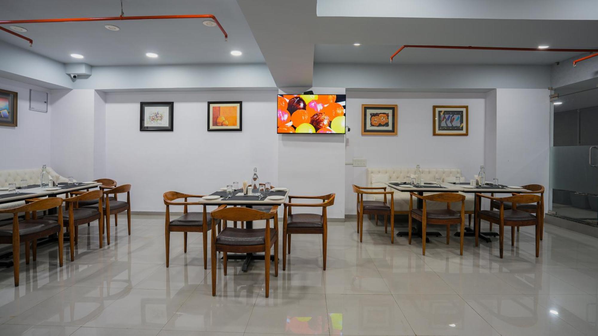 Hotel Downtown Gandhinagar Ngoại thất bức ảnh