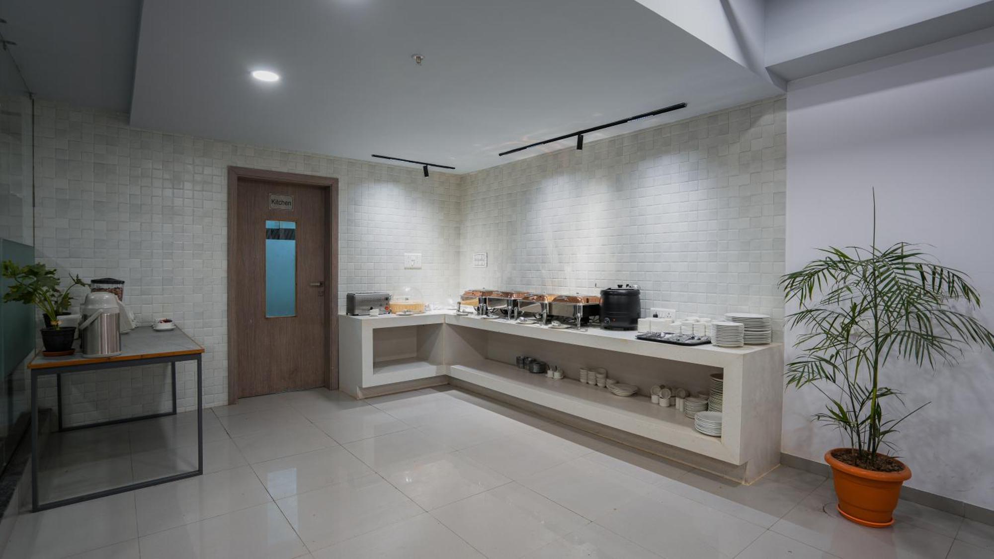 Hotel Downtown Gandhinagar Ngoại thất bức ảnh