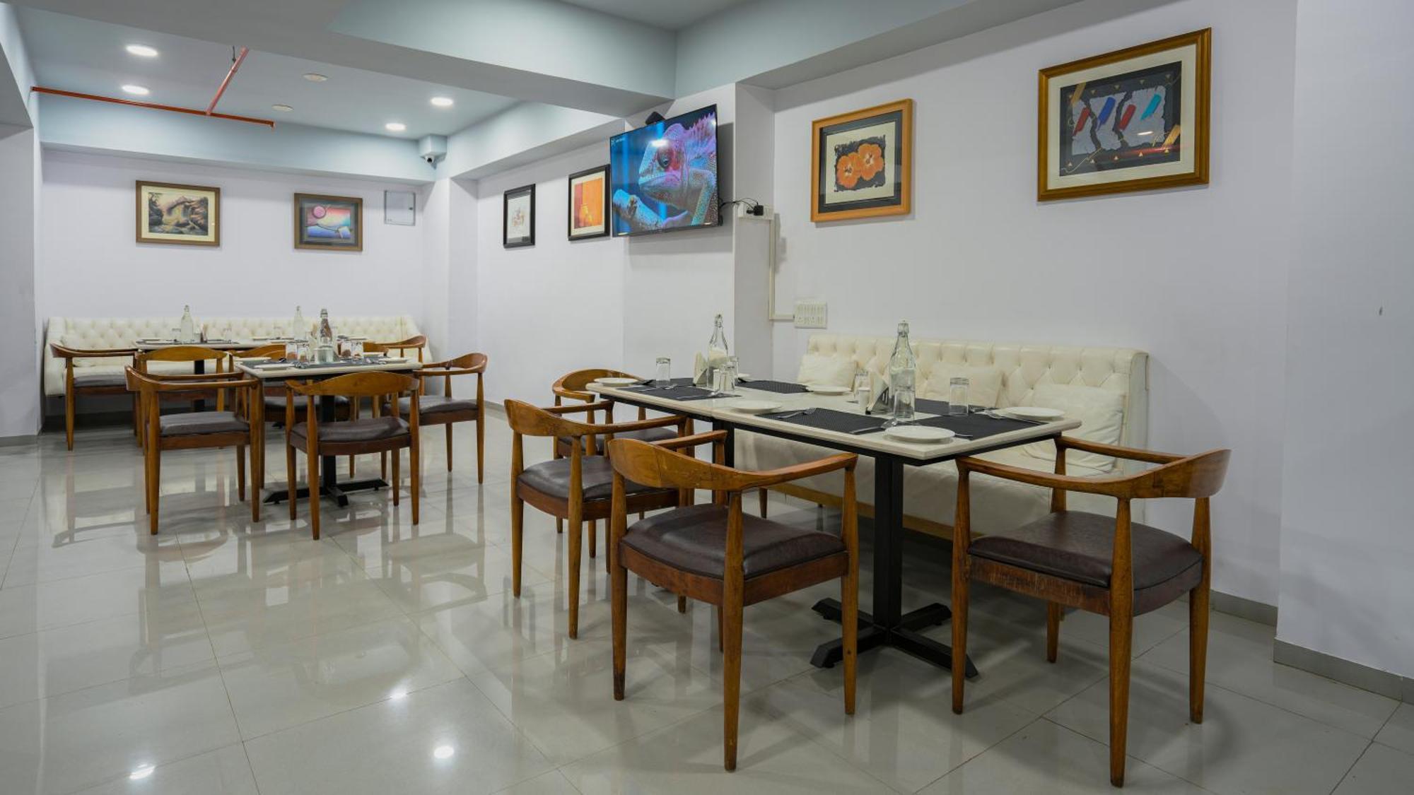 Hotel Downtown Gandhinagar Ngoại thất bức ảnh
