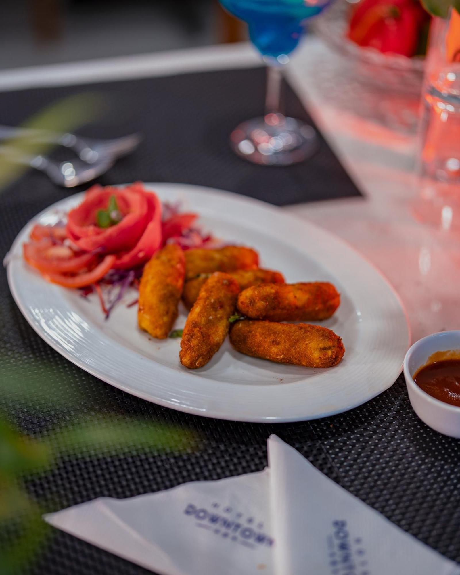Hotel Downtown Gandhinagar Ngoại thất bức ảnh