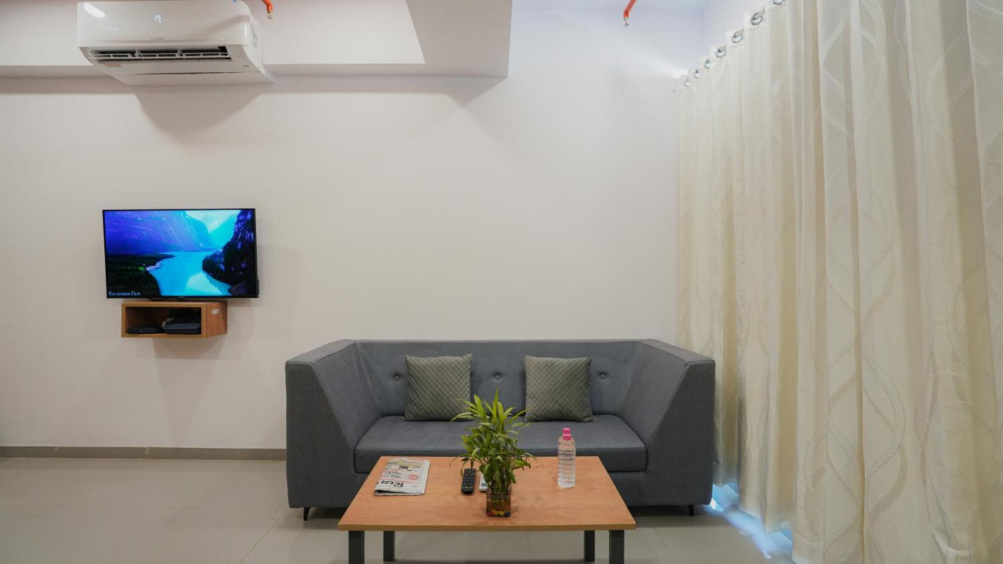 Hotel Downtown Gandhinagar Ngoại thất bức ảnh